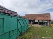 Casa de demolat cu teren mare in Bors 