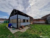 Casa de demolat cu teren mare in Bors 