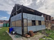 Casa de demolat cu teren mare in Bors 