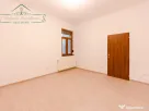 Apartament cu 2 camere la curte comuna si centrala proprie ,