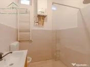 Apartament cu 2 camere la curte comuna si centrala proprie , 