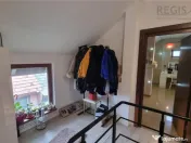 Casa de moderna cu costuri reduse, panouri solare si spatiu 