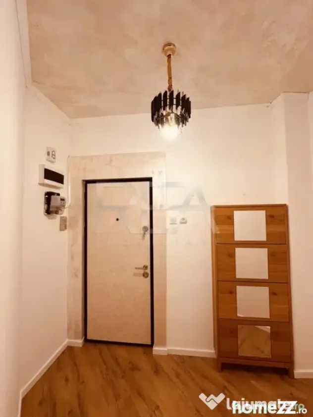 2 Camere Renovat Ideal Pentru Investitii