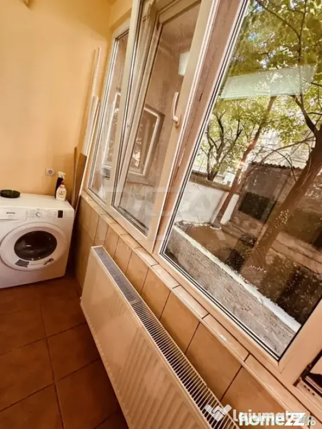 2 Camere Renovat Ideal Pentru Investitii