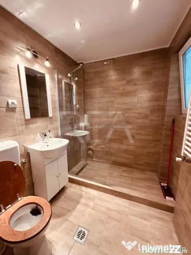 2 Camere Renovat Ideal Pentru Investitii