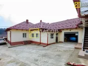 Casa, anexe, 3762 mp teren, 25000 mp padure, Comanesti, jud. 