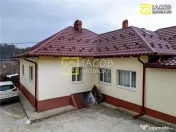 Casa, anexe, 3762 mp teren, 25000 mp padure, Comanesti, jud. 