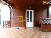 Casa, anexe, 3762 mp teren, 25000 mp padure, Comanesti, jud. 