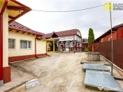 Casa, anexe, 3762 mp teren, 25000 mp padure, Comanesti, jud. 