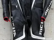 Combinezon moto piele bărbați Richa + ghete moto impermeabile Richa