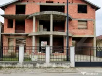 Construcție la roșu, 500 mp, cu acces la parcelă de 25 ar