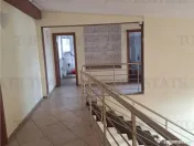 Imobil cu 14 camere S P 4 cu 6 locuri de parcare si boxe in 