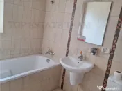 Imobil cu 14 camere S P 4 cu 6 locuri de parcare si boxe in 