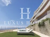 Apartament cu vedere la mare, piscină panoramică și wellness în zonă verde 