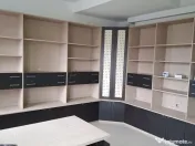 Donez dulap cu rafturi. 