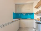 Locuință de 71 mp renovată integral și complet utilat... 