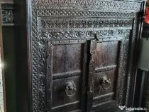 Comoda dulap sculptata antica