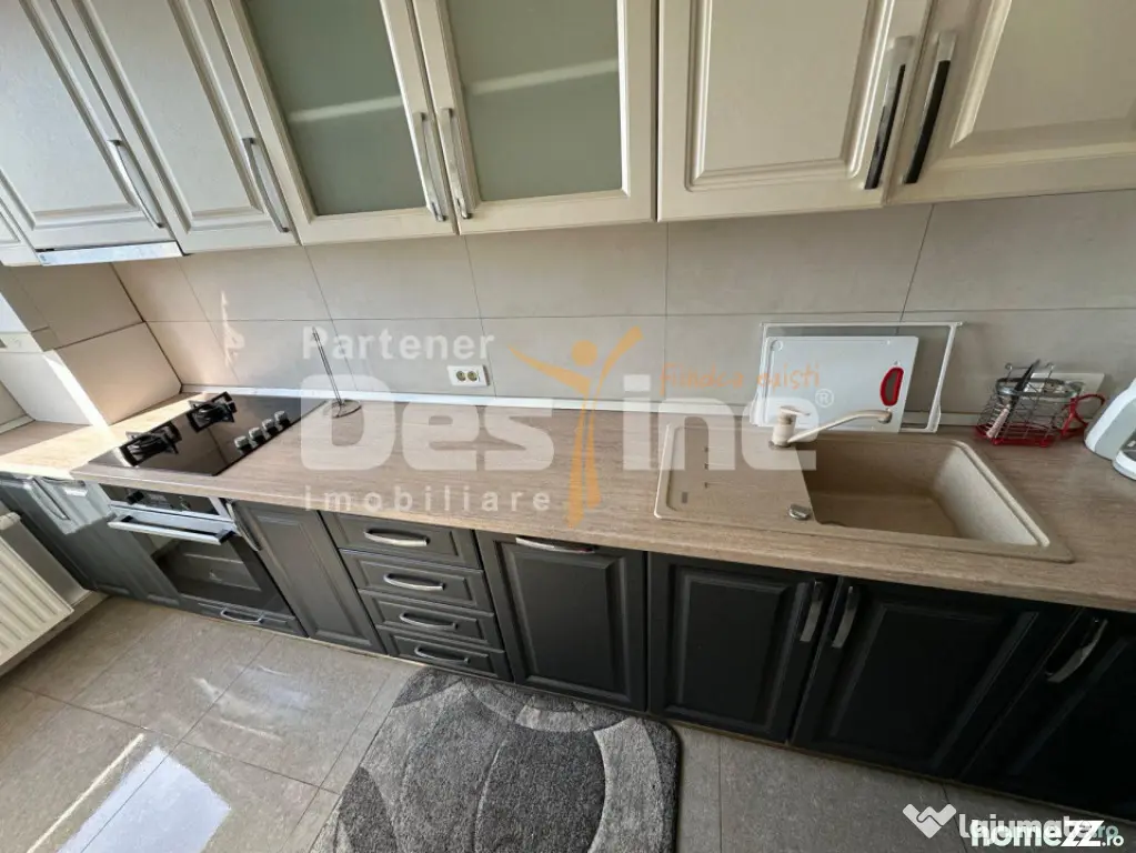 Apartament 2 camere decomandat, etaj intermediar, loc de par