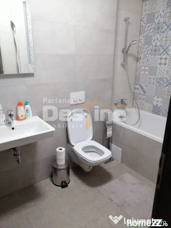 Apartament 2 camere decomandat, etaj intermediar, loc de par