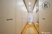 Vilă elegantă cu grădină și terasă – zonă liniștit 