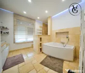 Vilă elegantă cu grădină și terasă – zonă liniștit 