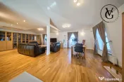 Vilă elegantă cu grădină și terasă – zonă liniștit 