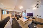 Vilă elegantă cu grădină și terasă – zonă liniștit 