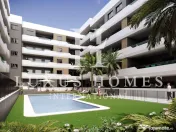 Apartament la parter, cu o terasă, piscină, într-o locație excelentă 