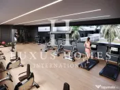 Apartament la parter, cu o terasă, piscină, într-o locație excelentă 