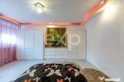 Casă / Vilă cu 6 camere de vânzare 