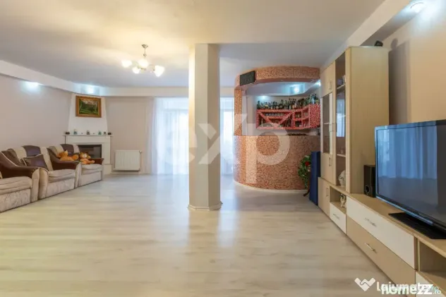 Casă / Vilă cu 6 camere de vânzare
