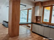 Apartament de 3 camere si curte proprie de 70 mp, bloc bouti 