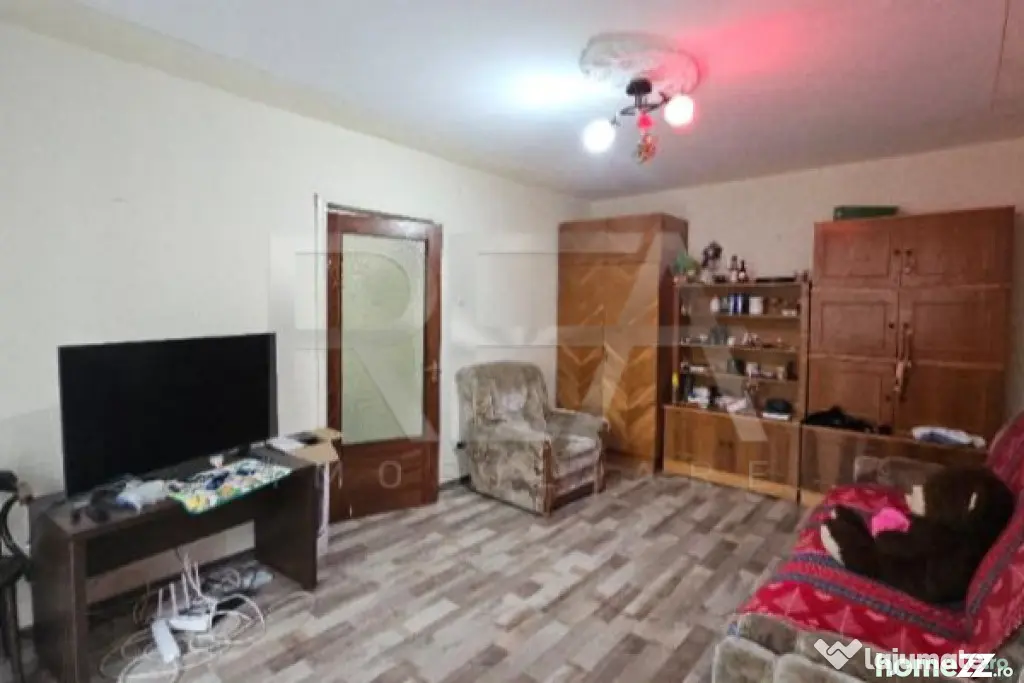 2 camere, etaj 3 - piața aproape