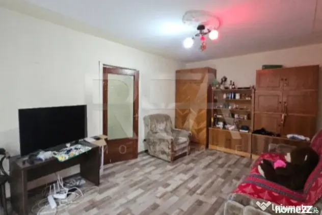 2 camere, etaj 3 - piața aproape