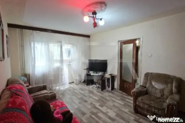 2 camere, etaj 3 - piața aproape