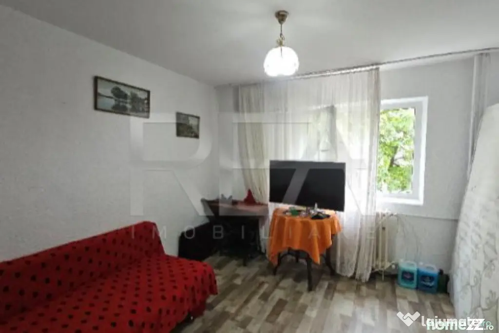 2 camere, etaj 3 - piața aproape