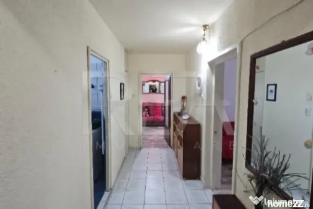 2 camere, etaj 3 - piața aproape