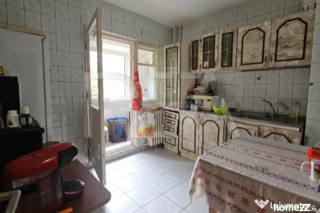 2 camere, etaj 3 - piața aproape