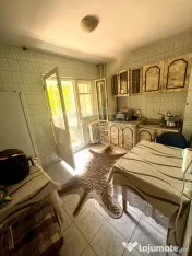 Apartament 2 camere, etaj 3 - piața aproape 