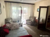 Apartament 2 camere, etaj 3 - piața aproape 