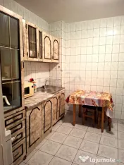 Apartament 2 camere, etaj 3 - piața aproape 