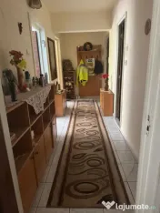 Apartament 2 camere, etaj 3 - piața aproape 