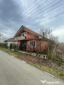 Casă P+M cu 2 corpuri, garaj și teren generos ~23 ari –