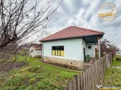 Casa traditionala, cu 709 mp teren intravilan zona apreciabi 