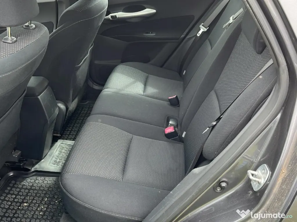 Vand Toyota auris benzina 1.4 an 2011