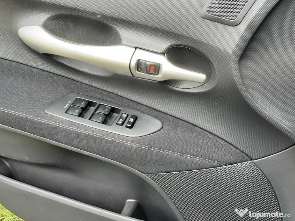 Vand Toyota auris benzina 1.4 an 2011