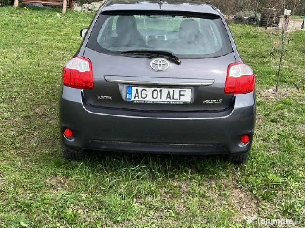 Vand Toyota auris benzina 1.4 an 2011