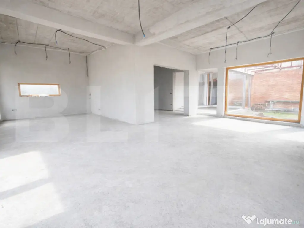 Casă 4 dormitoare, 2000 mp teren, zona Centru