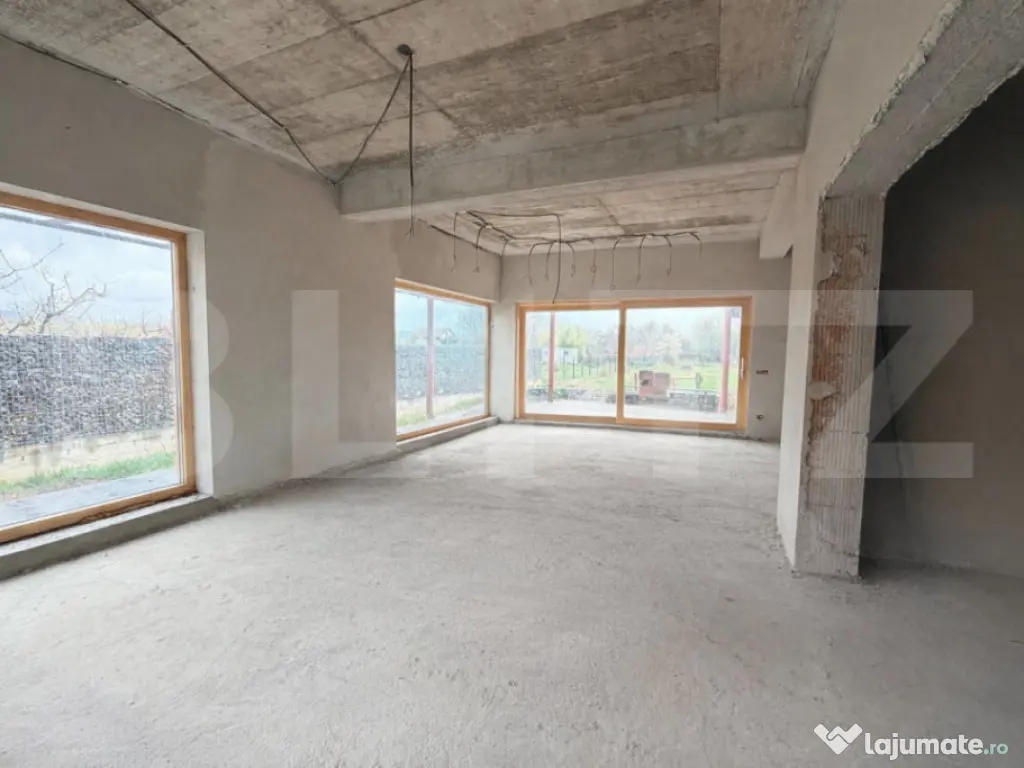 Casă 4 dormitoare, 2000 mp teren, zona Centru