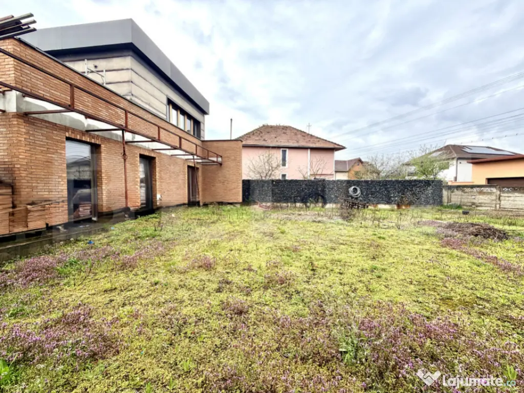 Casă 4 dormitoare, 2000 mp teren, zona Centru